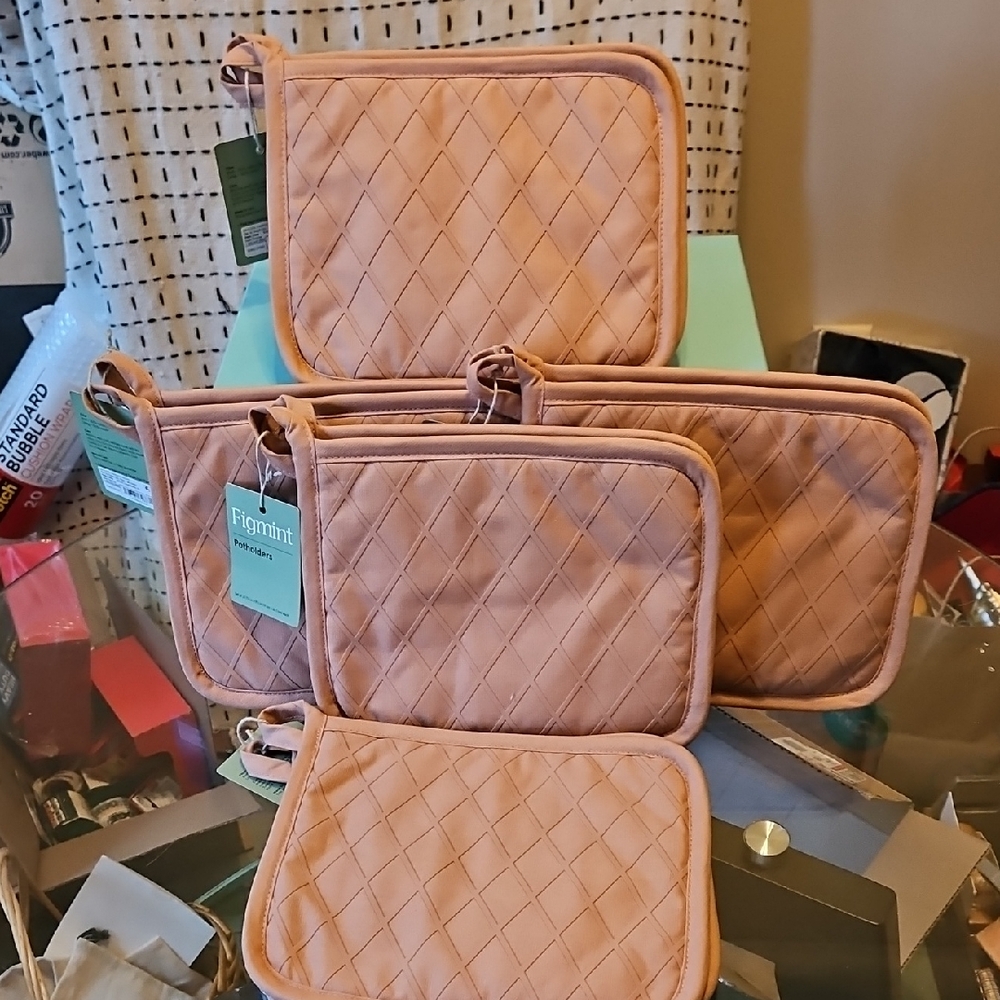 ALL SALES PERM END 12/30 NWT: Figment Potholders Sets of 2 Terracotta